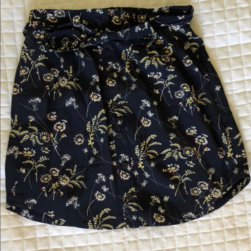 Loft skirt with pockets!